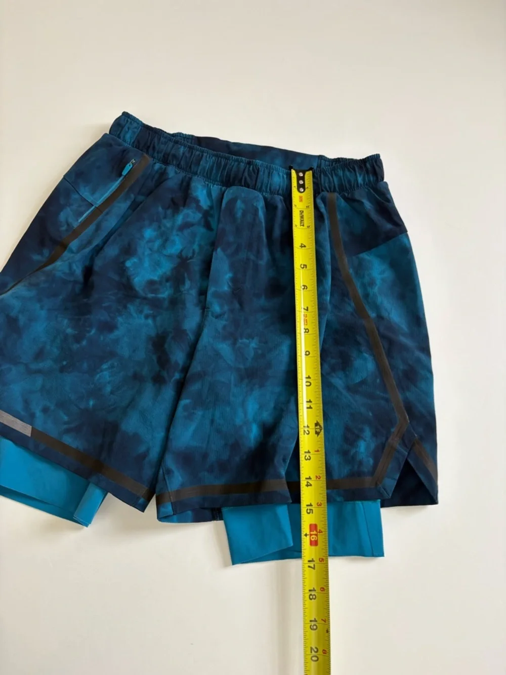 Lululemon Surge Short Lined 6” Blue Dye Print Size Medium - Picture 7 of 8